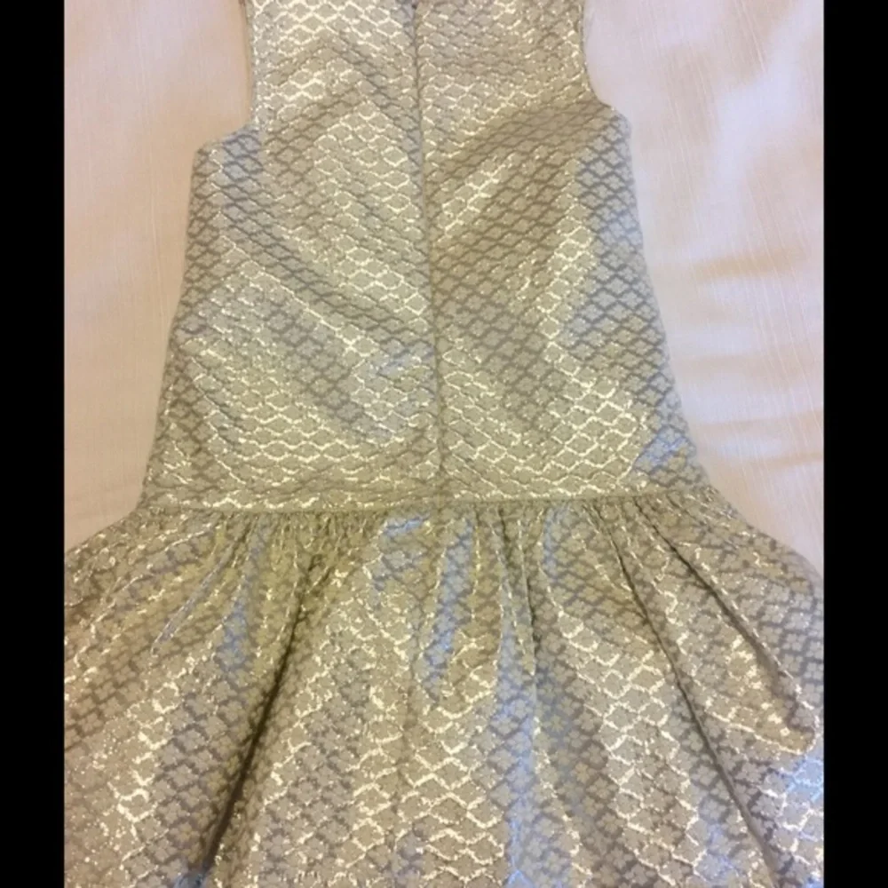 GYMBOREE lovely silver sleeveless dress EUC size 5t